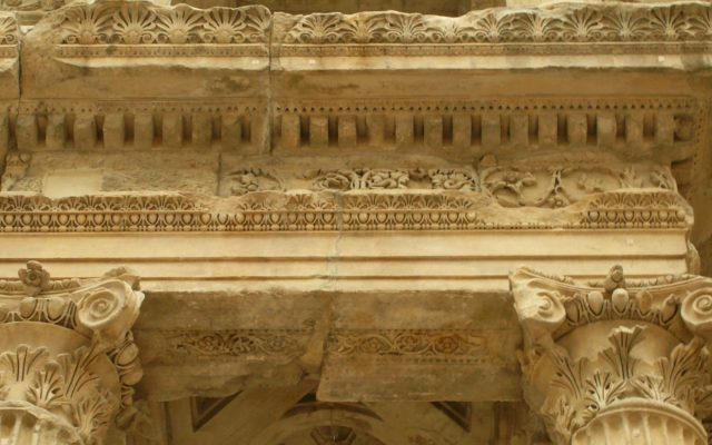 Estilo classico: detalhe do Portal de Mileto