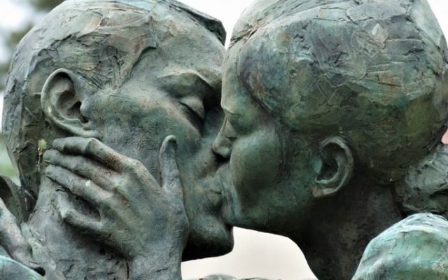 destinos romanticos: beijo