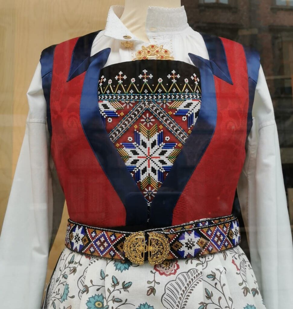traje típico norueguês inspirou as roupas de FRozen
