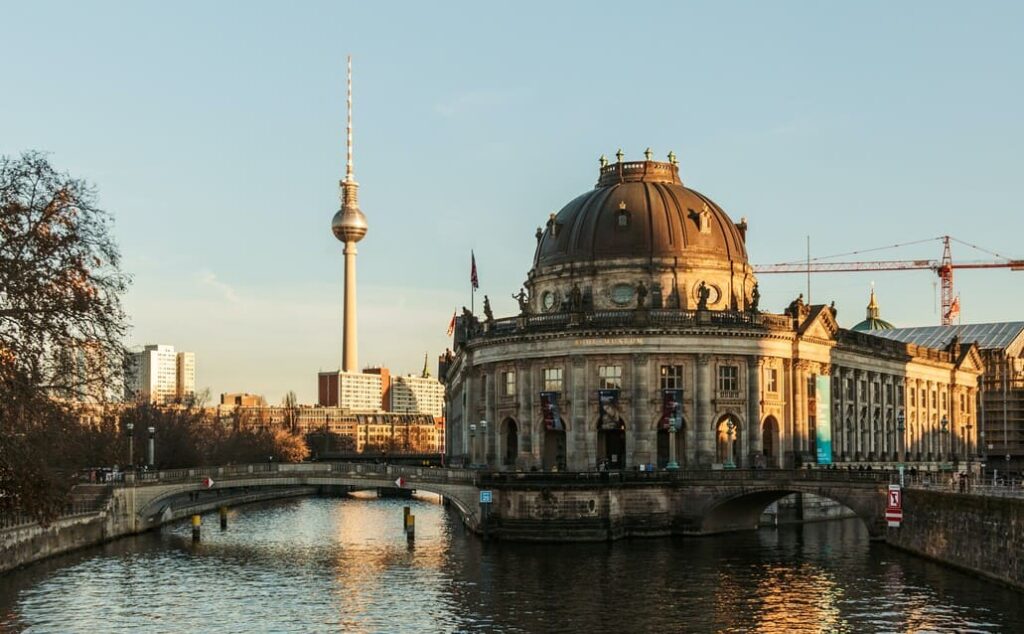 Viagem a Berlim: museu BOde, rio spree e torre TV