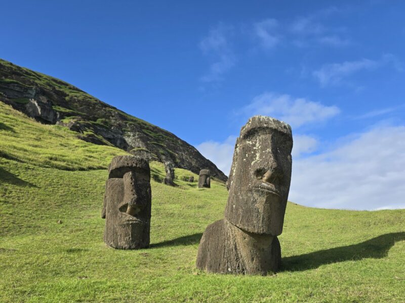 moais na Ilha de Pascoa
